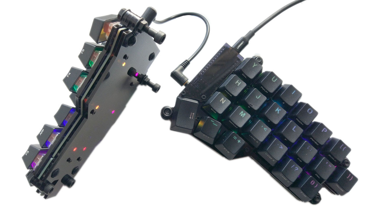 Симметричная ортолинейная сплит-клавиатура Jorne с черными клавишами и видимой печатной платой.