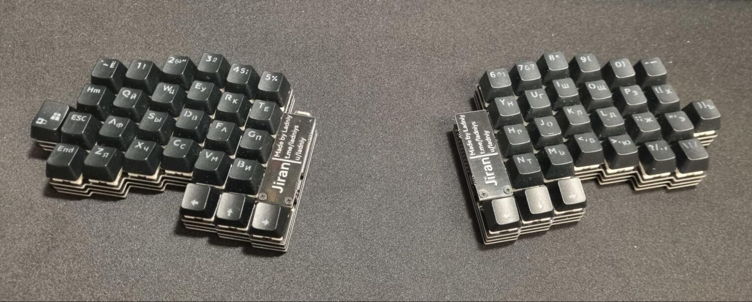 Пятирядная ортолинейная сплит-клавиатура Jiran с вогнутой формой клавиш.