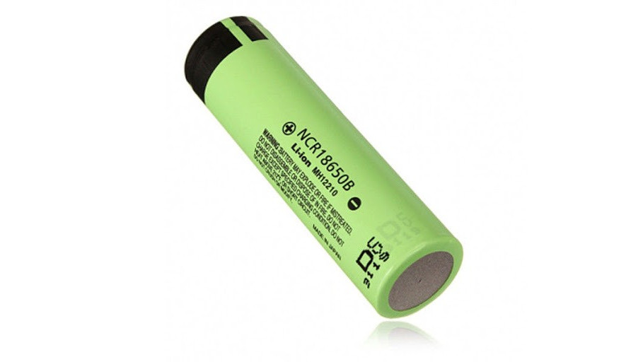 Литий-ионный аккумулятор типоразмера 18650, служащий основным источником питания для автономной работы робота.