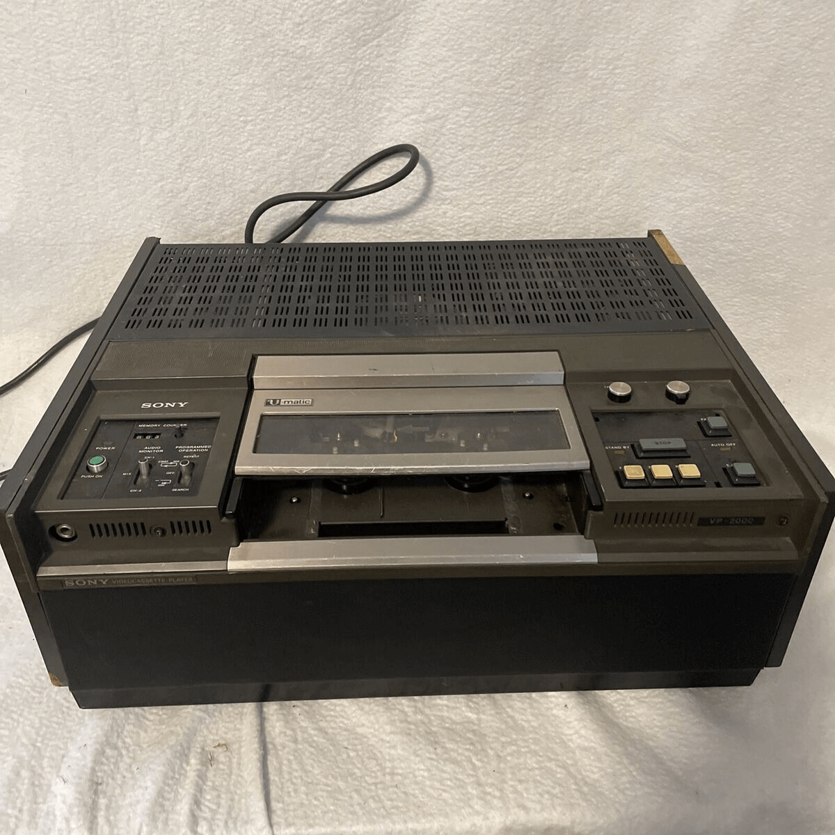 Как выглядит Sony U-Matic VP-2000.