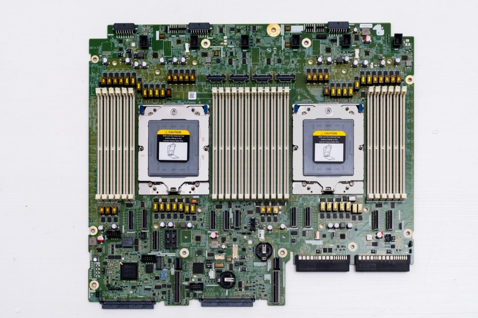 Плата на базе AMD EPYC™ 9005 Turin.