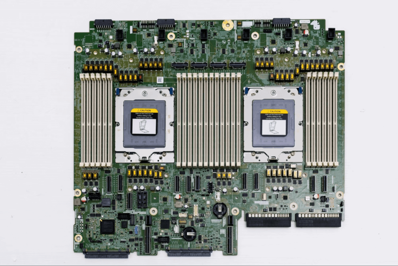 Материнская плата для серверов от Selectel.