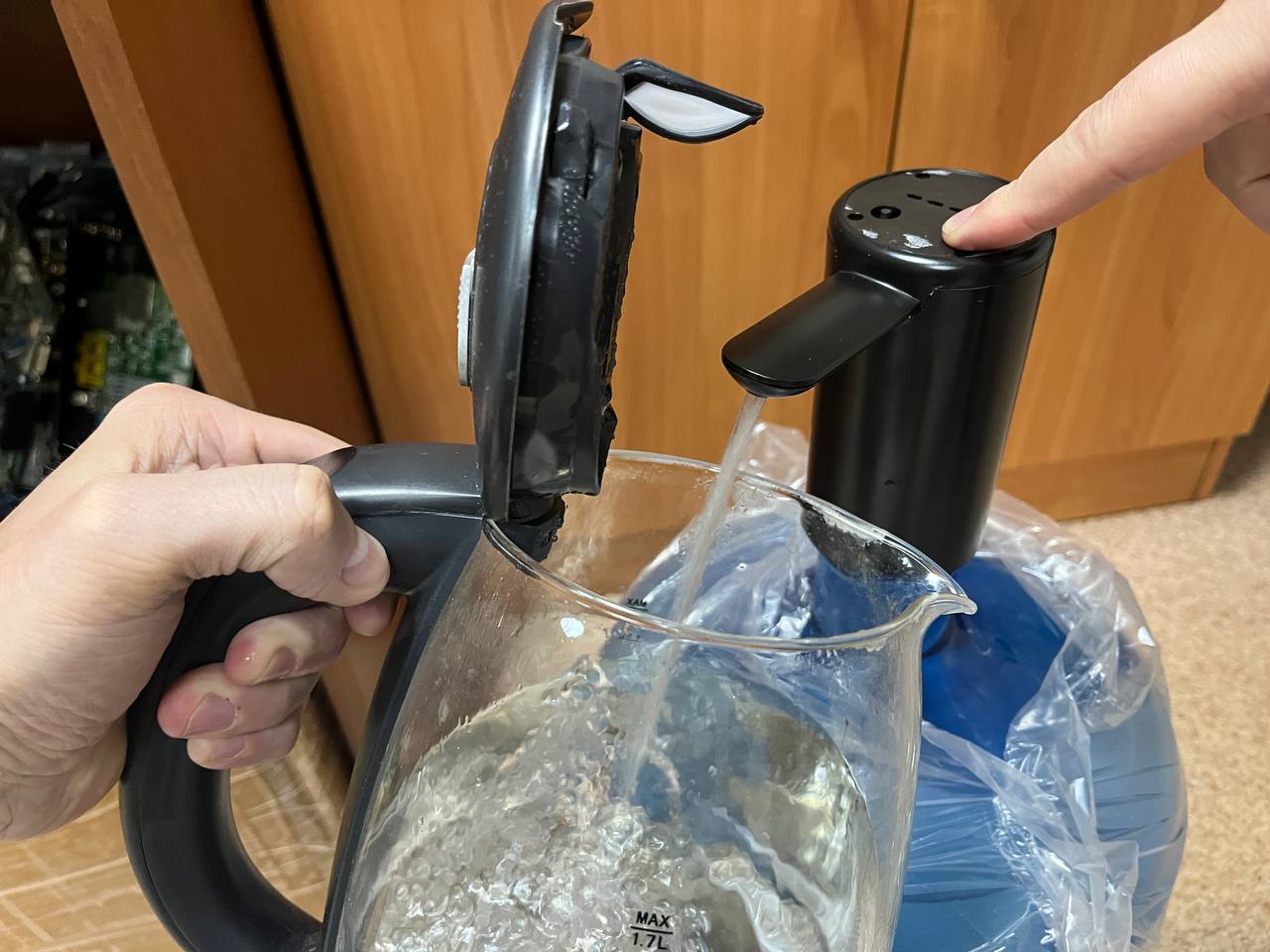 Помпа работает, вода наливается.