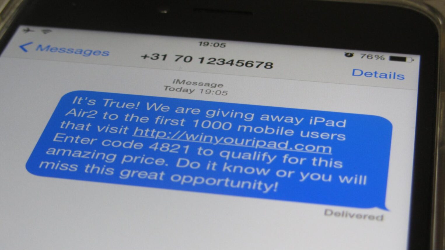 Мобильный фишинг — не менее популярная угроза, нежели DDoS-атаки.