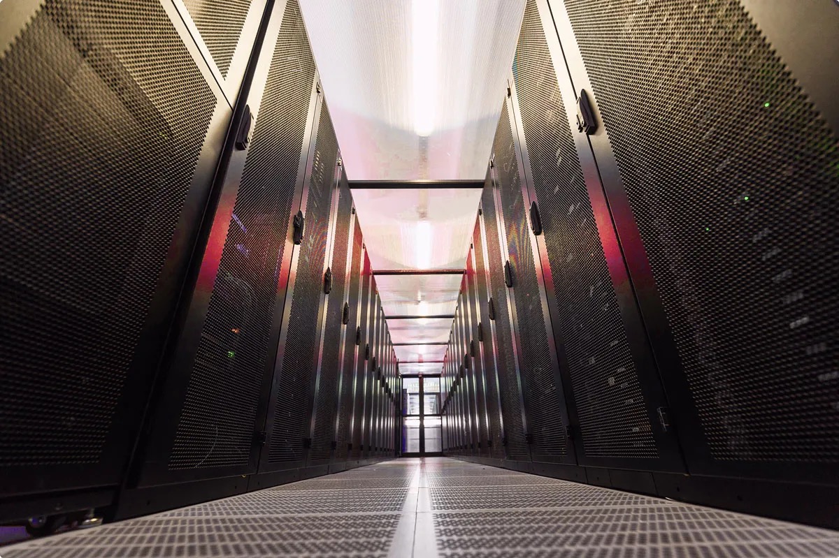 В дата-центре Selectel.