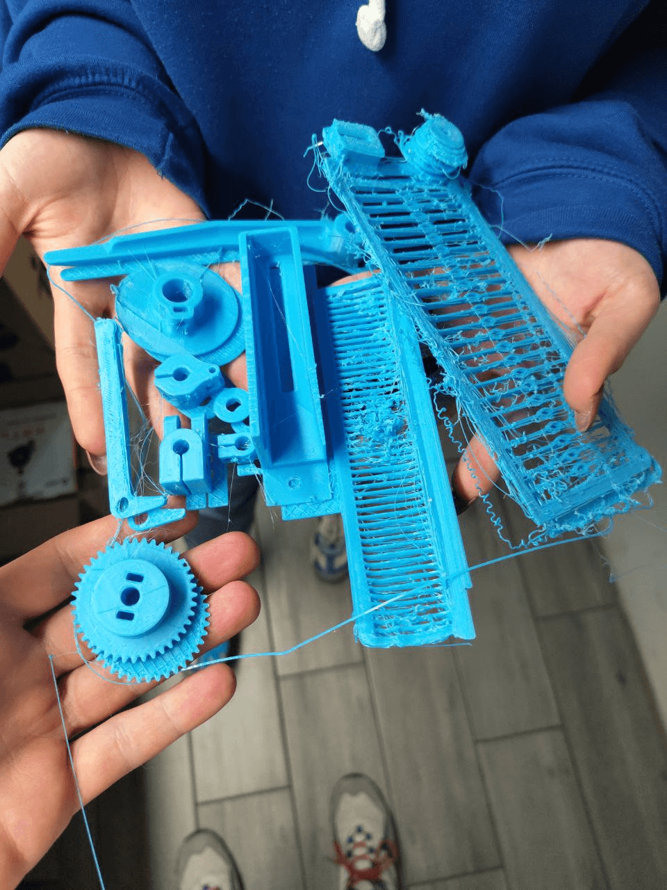 "Волосы" на изделии.