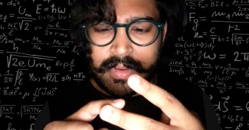 Мем, в котором человек что-то усердно считает на пальцах.