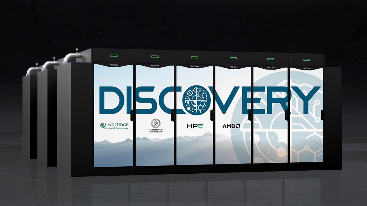 Стойки суперкомпьютера Discovery с логотипами партнеров.
