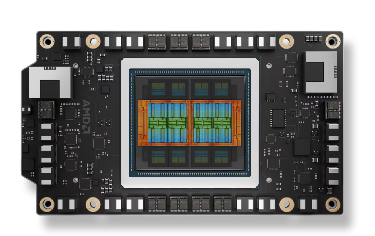 Плата ИИ-ускорителя AMD Instinct™ MI455X — внешний вид чипа с памятью HBM4 крупным планом.