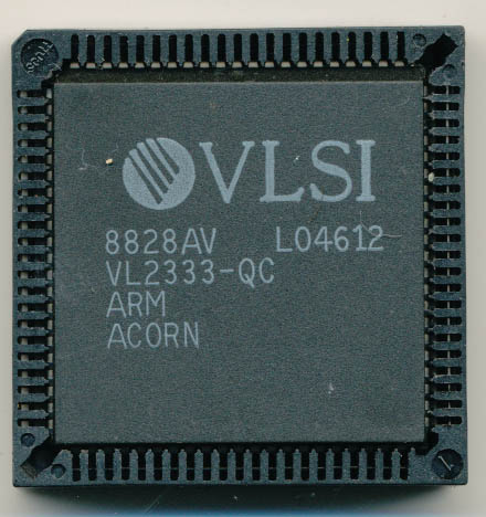 Источник Фото процессора, вид сверху. Надписи VLSI, 8828AV L04612 VL2333-QC ARM ACORN.