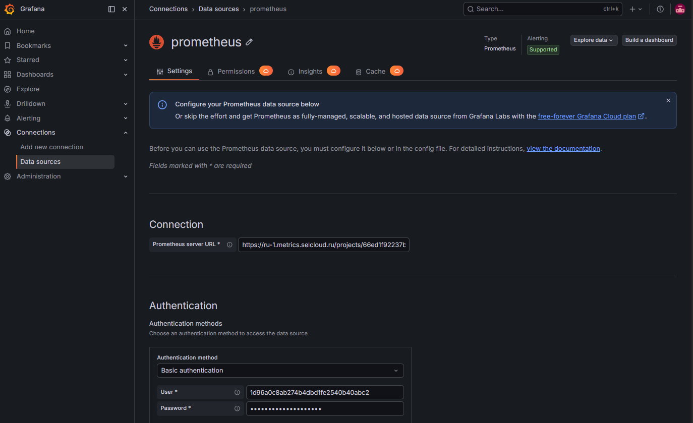Настройка источника данных Prometheus и аутентификации в интерфейсе Grafana.