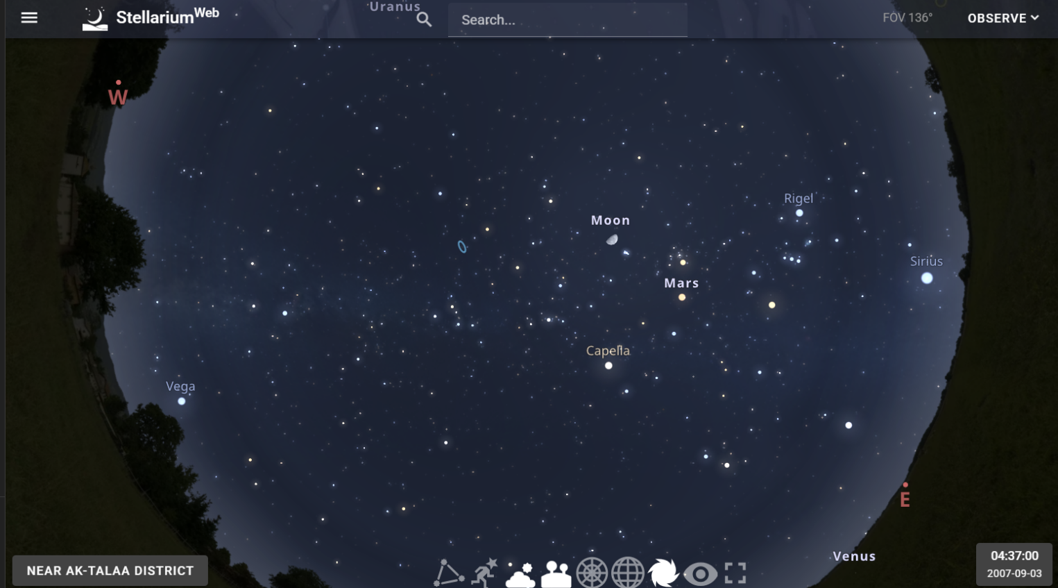 Интерфейс «Stellarium Web» с ночным видом звездного неба.